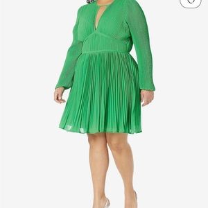 Michael Kors solid pleated mini dress size 16 new with defect